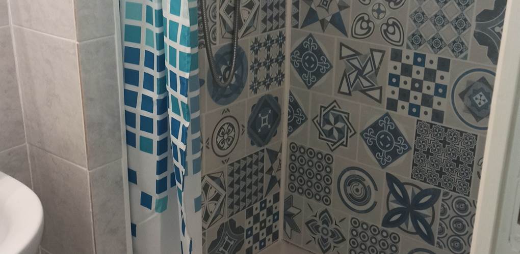 Salle de bain économique avec douche