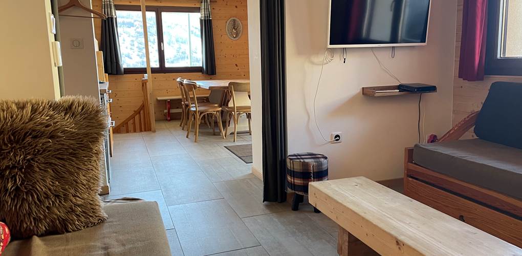 salle à manger et coin montagne