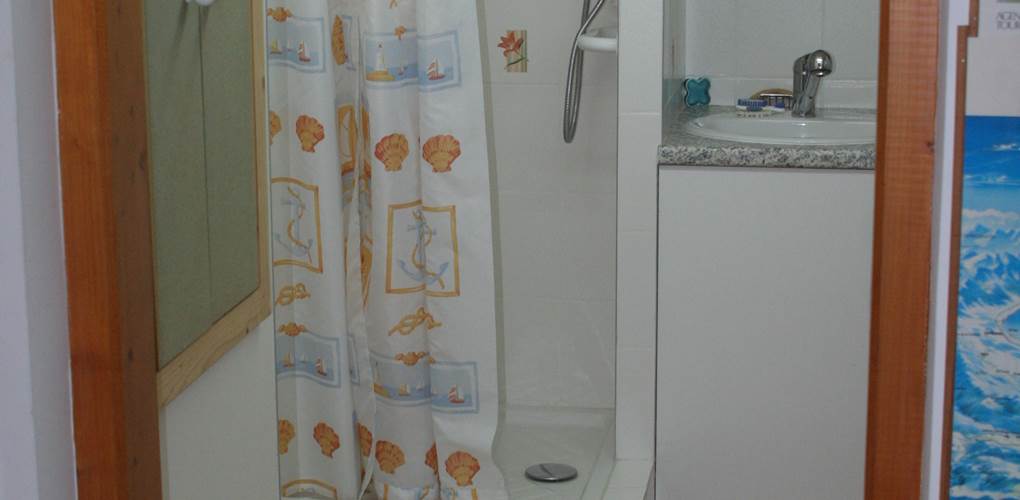 salle de bain et toilettes attenants au studio