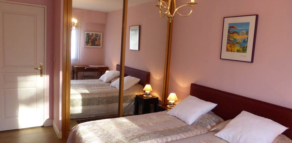 Appart St Jean de Luz chambre à deux lits.jpg