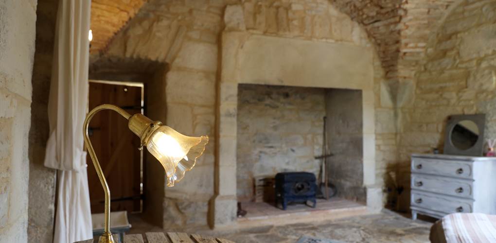 Chateau de Saint Chamarand, chambre des Templiers, la TOUR medievale  (2)