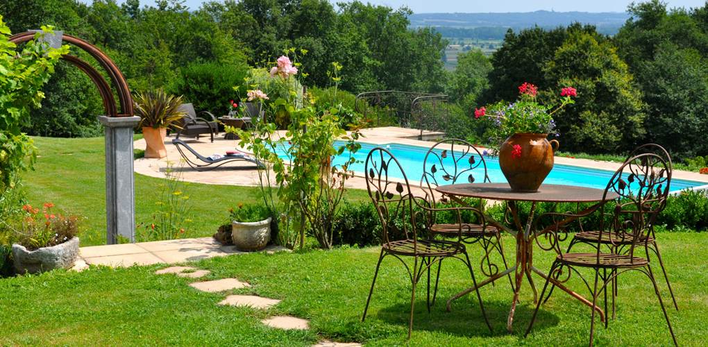 Vue sur la piscine côté gers