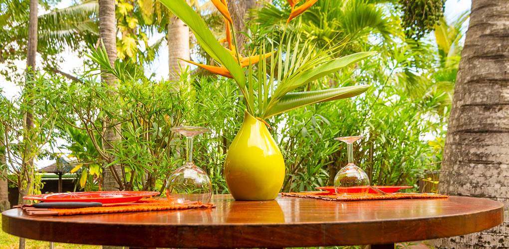 REPAS SUR LA TERRASSE DE L HIBISCUS