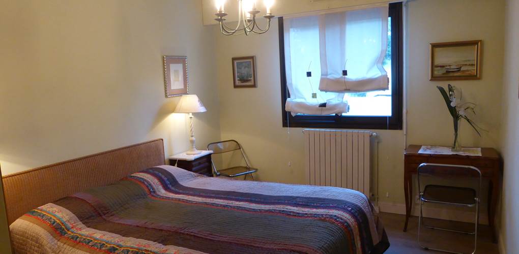 Appart St Jean de Luz chambre à un lit.jpg