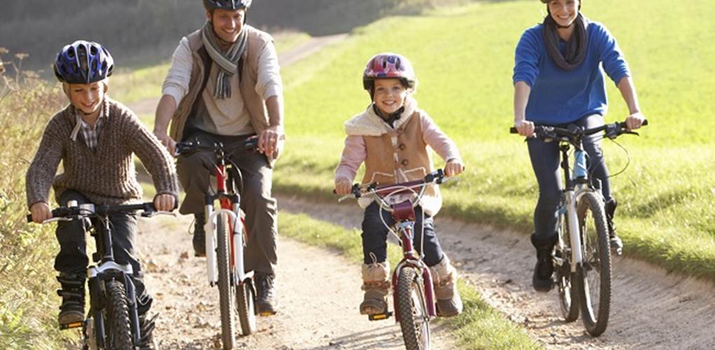 famille-velo-de-montage