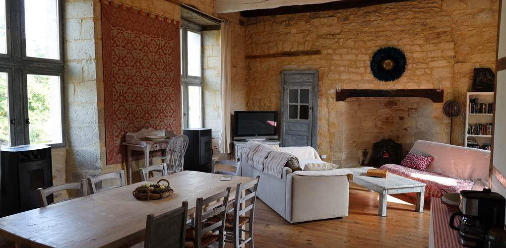 Château de Saint Chamarand, Aile Renaissance, salon et cuisine (3)