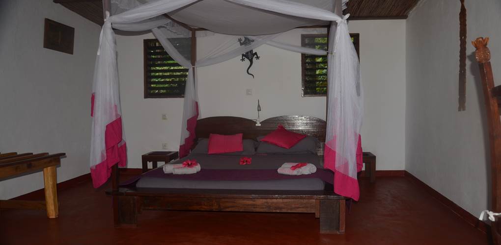 Chambre avec lit double
