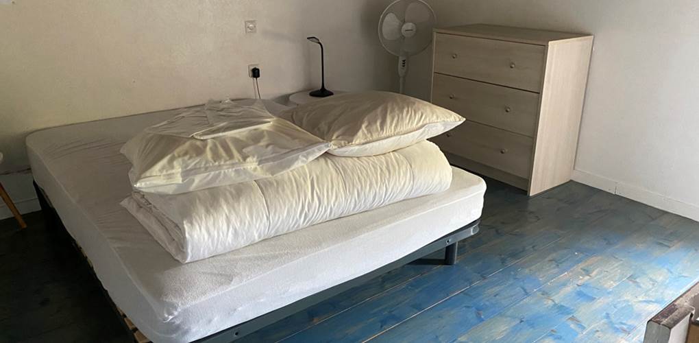 Chambre en duplex avec 1 lit de 140cm