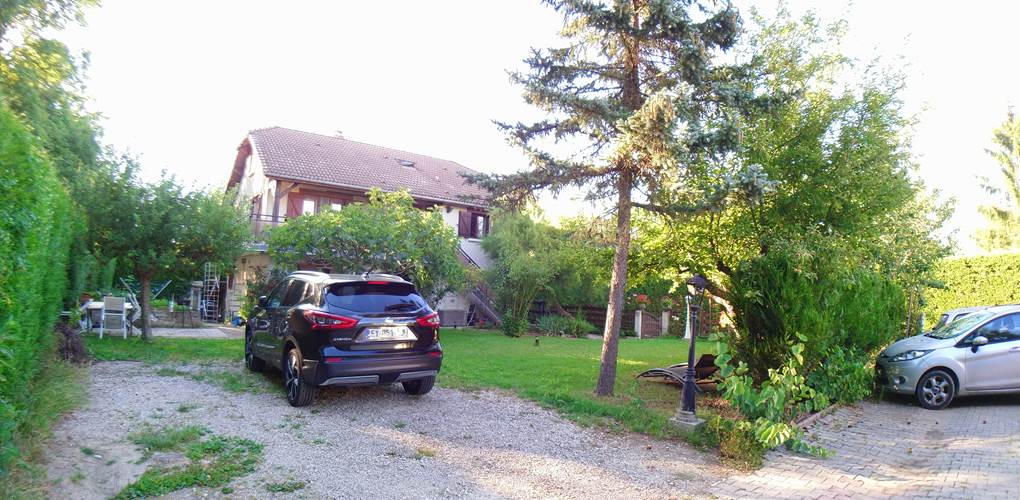 Grand parking gratuit