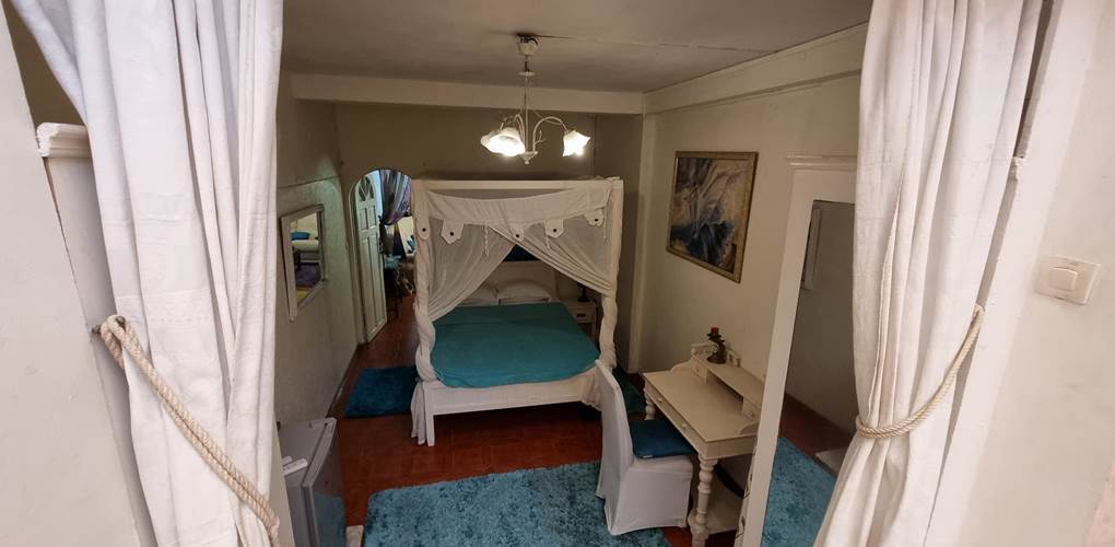 Chambre Dauphin vue de la salle de bain