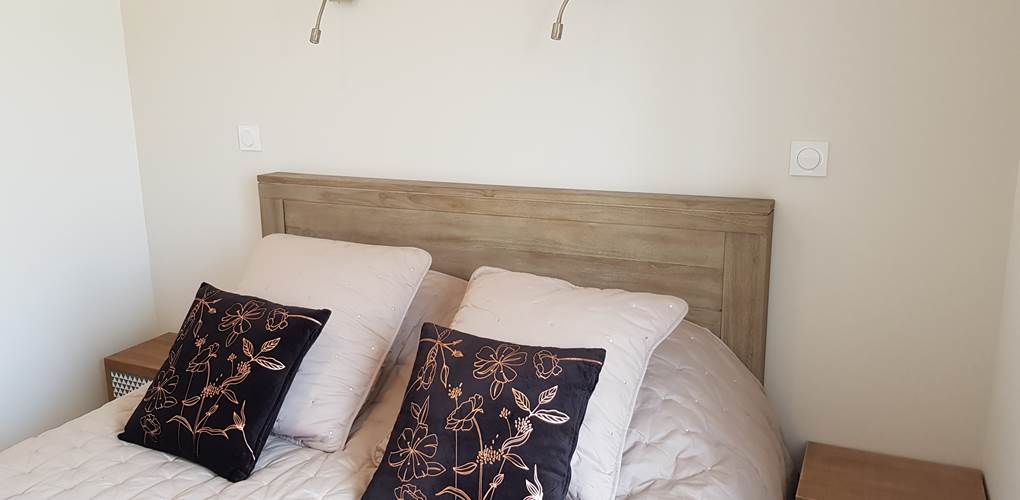Gîte Provence lit queen size Luberon Lub'heureux matelas ferme et moëlleux