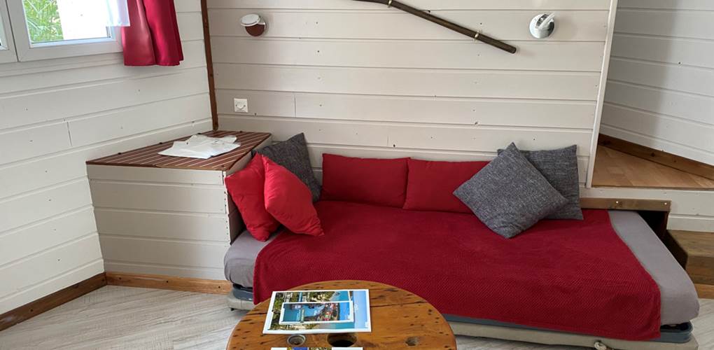 Espace salon et lit de 140cm