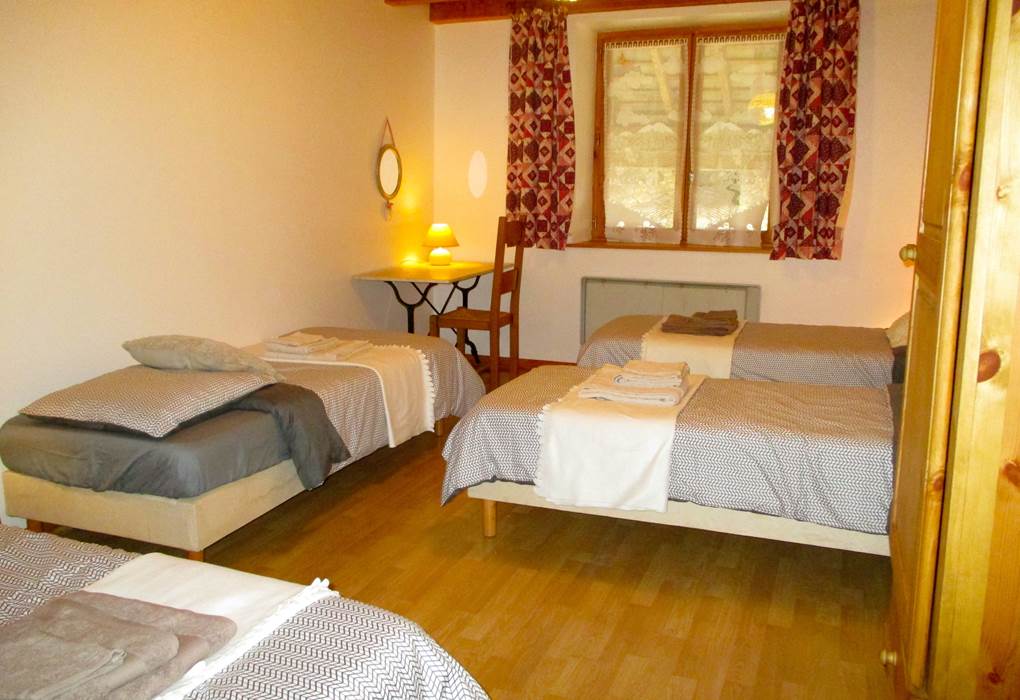 Chambre 4 lits de 1 personne