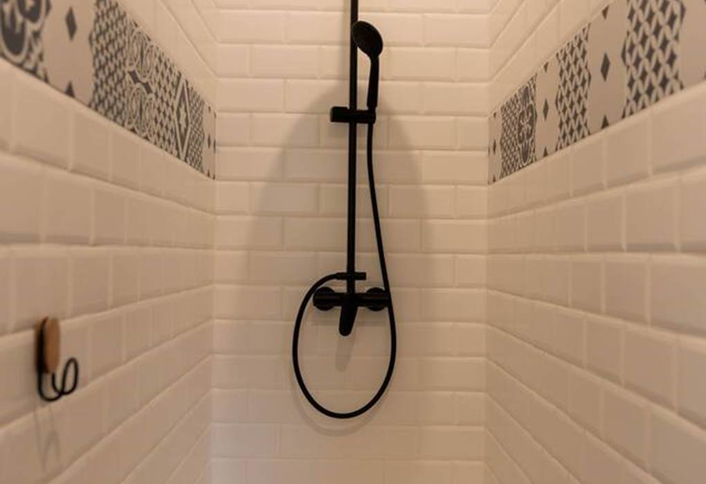 salle de bain avec douche à l'italienne