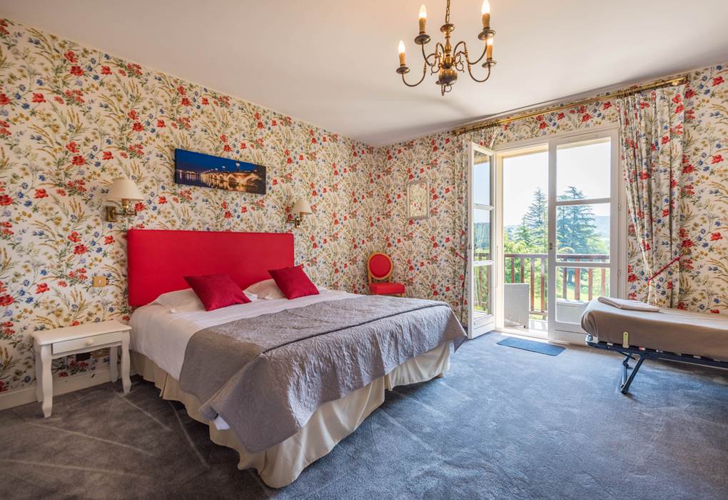 Chambre quadruple Gentilhommière Coquelicot  Junior suite 26 avec lit gigogne et balcon - PMR