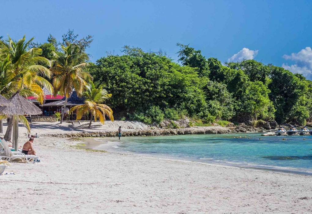 plage accessible à 50 M