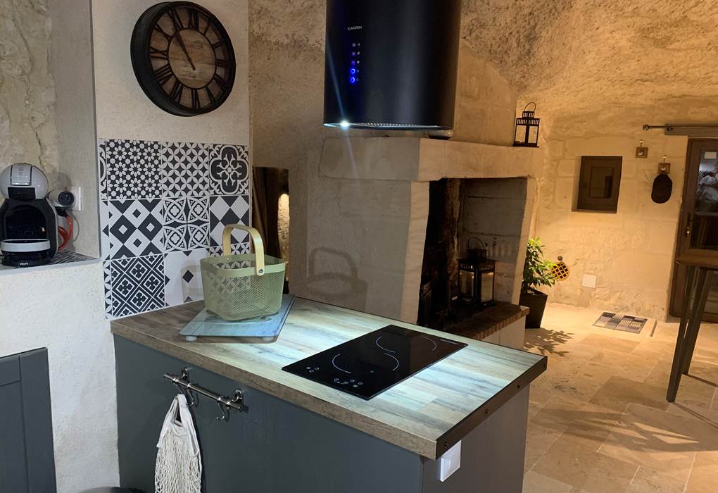 cuisine-equipee-troglodyte-gite-couple-chinon-touraine