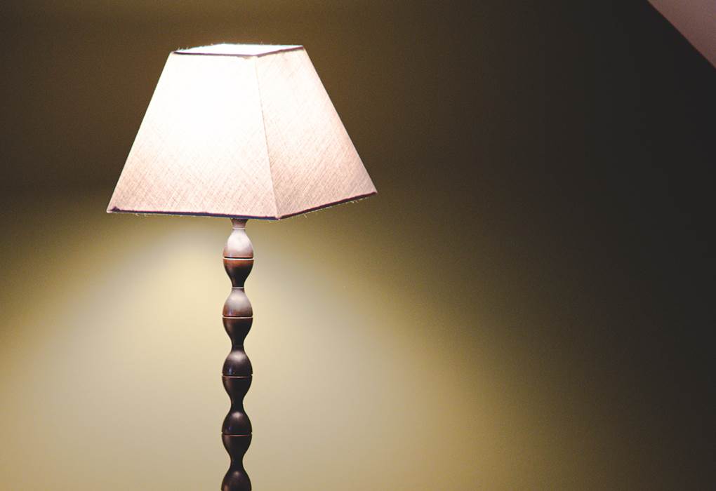 La décoration de la chambre est à la fois chic et accueillante