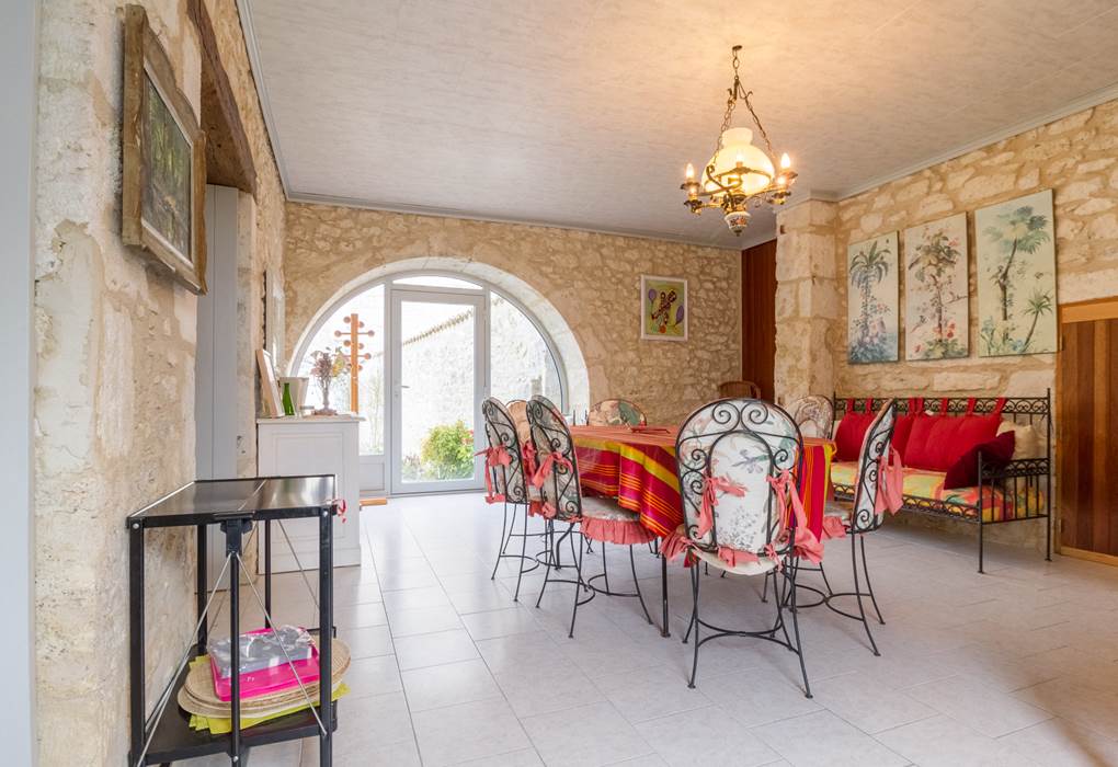 Saint-Roch, salon salle a manger a partager.jpg