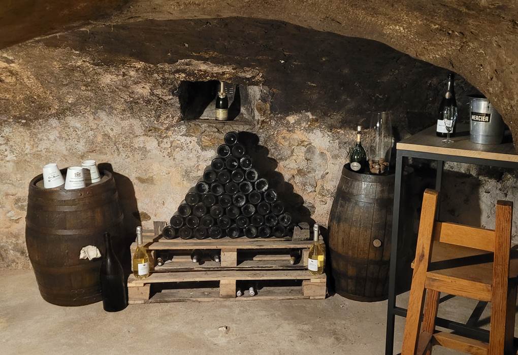 salle à manger avec vue sur la cave Le corbeau et le renard
