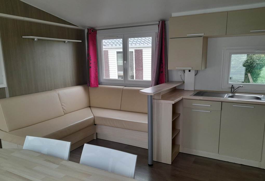 salon-et-cuisine-mobil-home-7-personnes