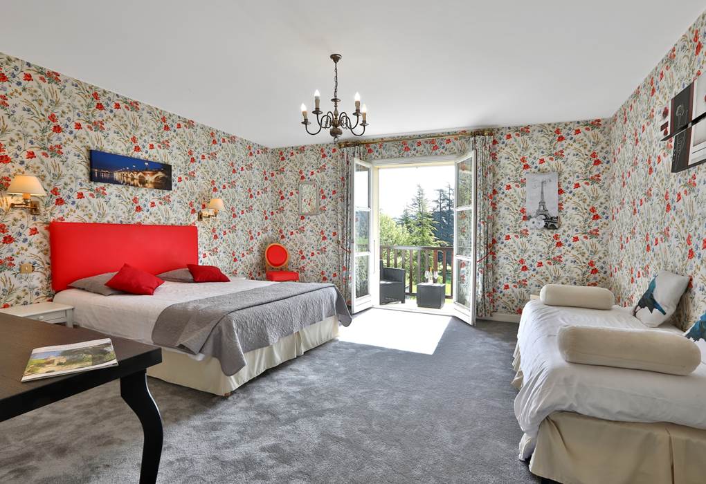 Chambre Gentilhommière 26 accessible PMR RdC - 2 à 4 couchages - balcon vue parc et piscine