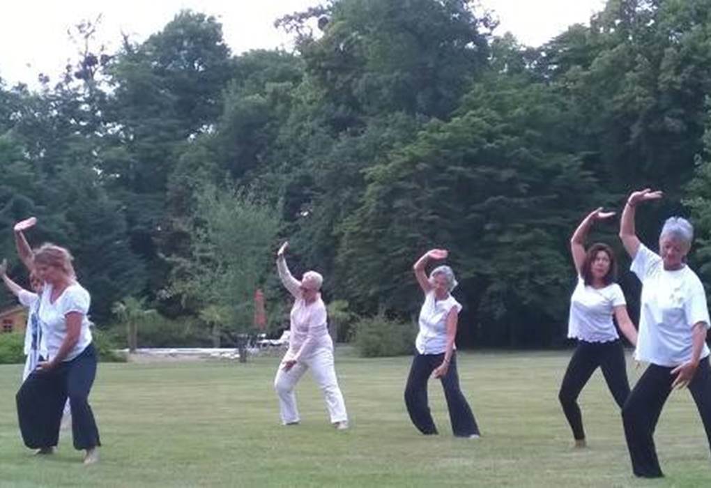 Yoga, danse méditative, gym de renforcement  Réservez avec  votre hébergement