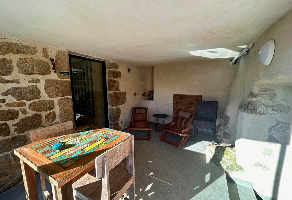 la calade chambres d'hotes et espace bien être ardèche terrasse intérieure chambre chanvre