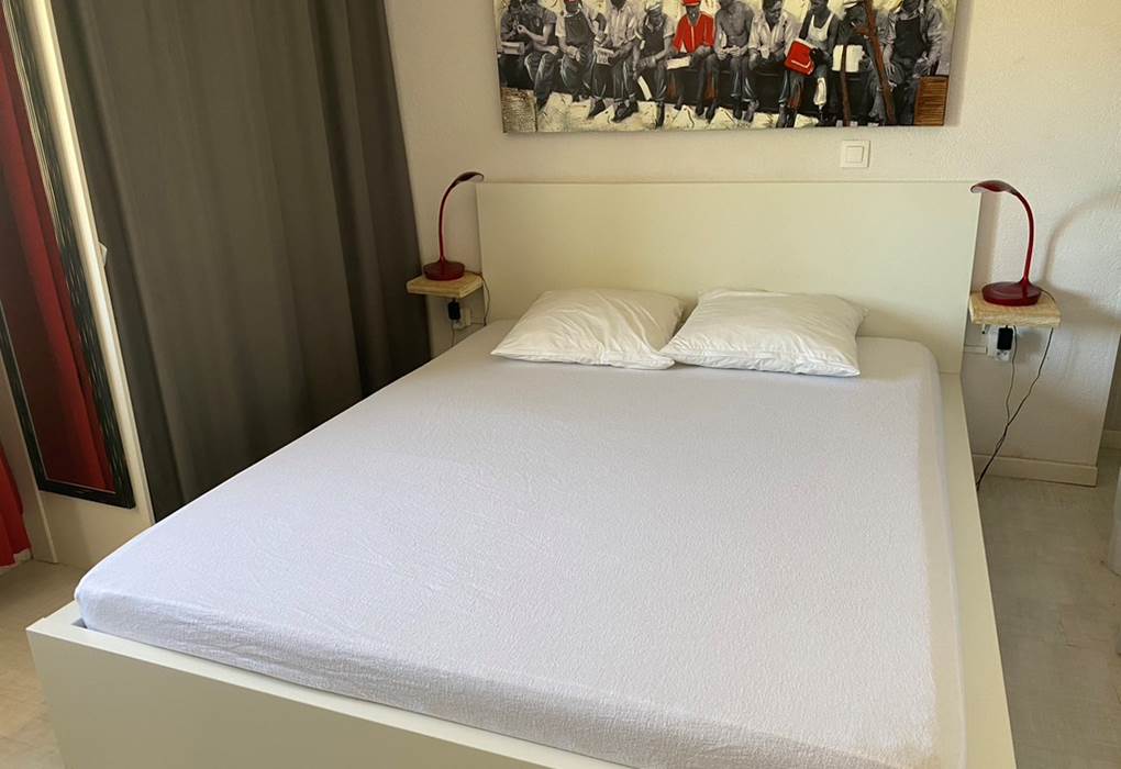 Coin nuit avec lit de 160 et dressing