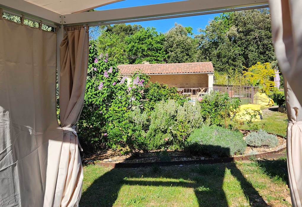 24 depuis le lit balinais