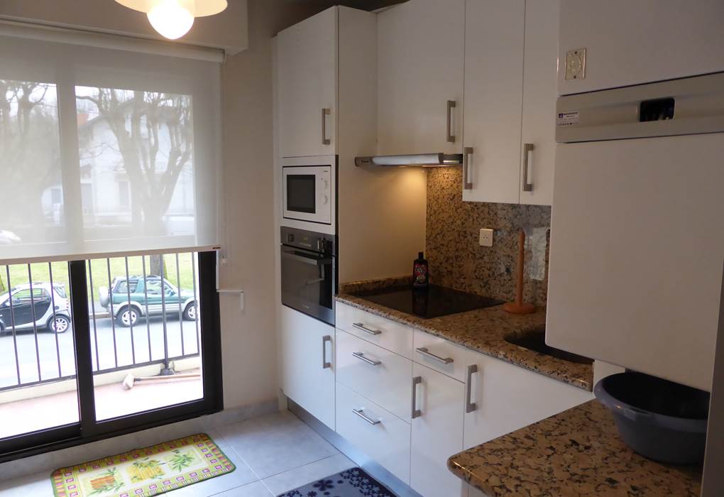 Appart St Jean de Luz cuisine.jpg