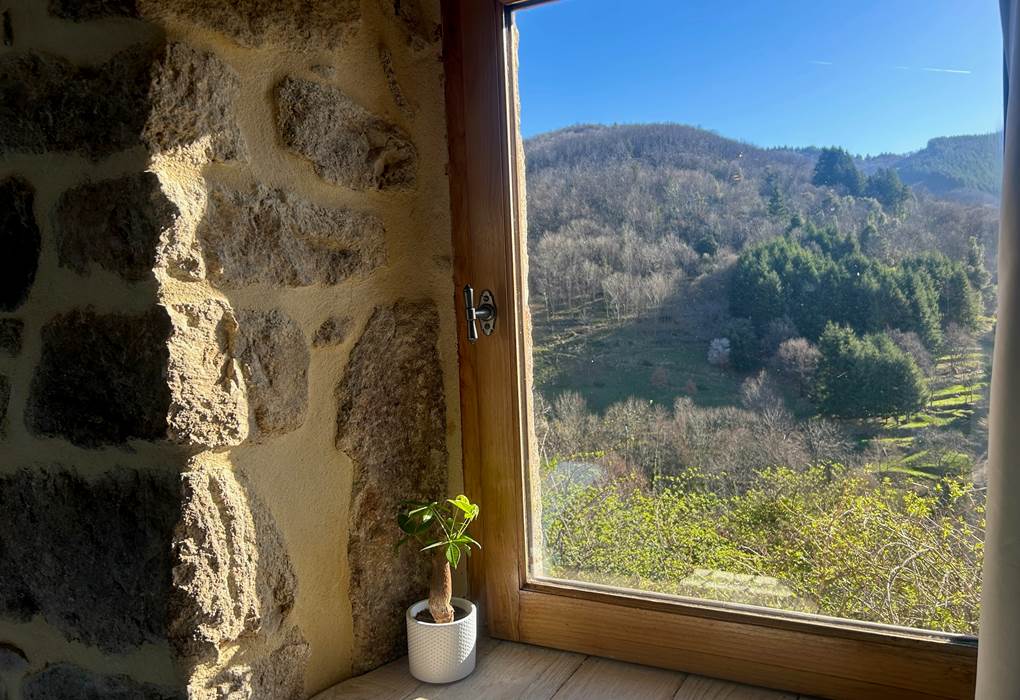 la calade chambres d'hotes et espace bien être ardèche vue sur les monts d'ardèche