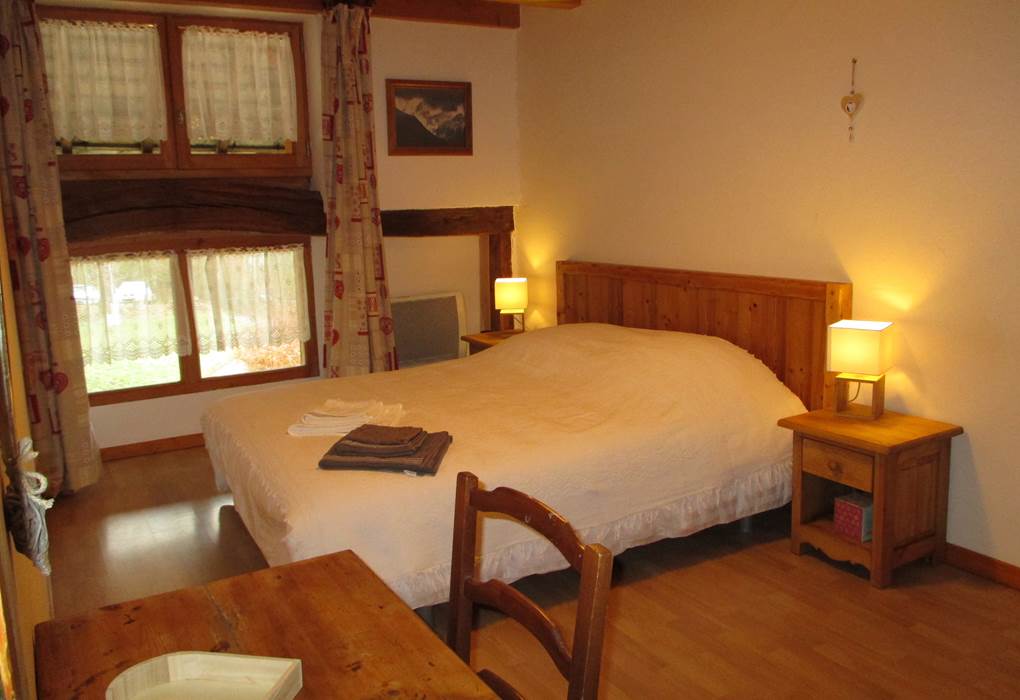 Chambre avec lit double