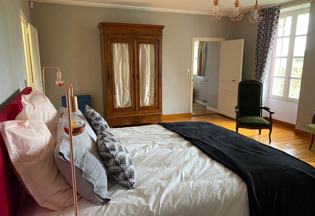 la grande chambre de la suite grise