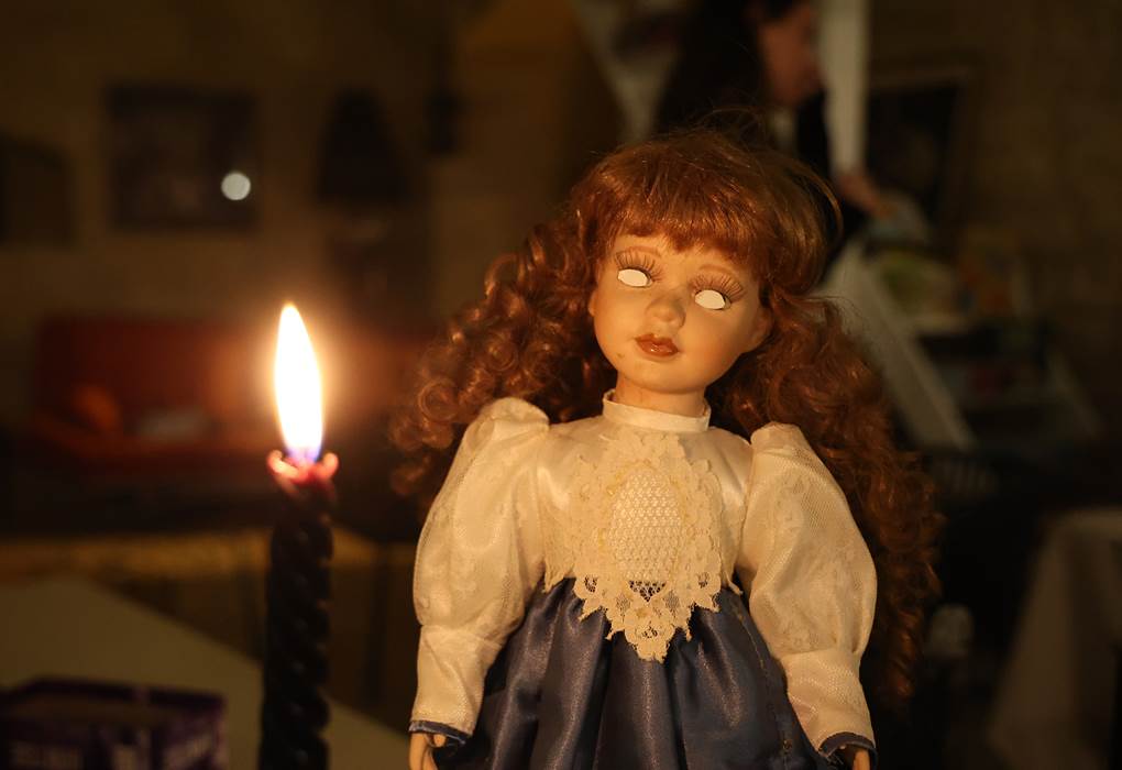 Plongez dans le mystère d'Hantise : une enquête immersive et paranormale au cœur des couloirs historiques du Château de Saint-Chamarand.