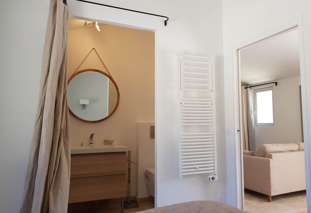 Chambre gîte 4 étoiles Luberon Lub'heureux Provence et sa salle de bains