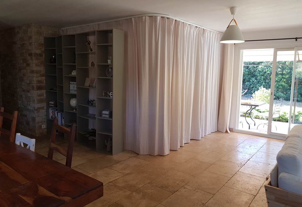 Rideaux fermés salle de jeux gite Provence Luberon Lub'heureux