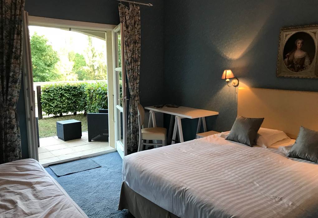 Chambre double annexe en rez de jardin