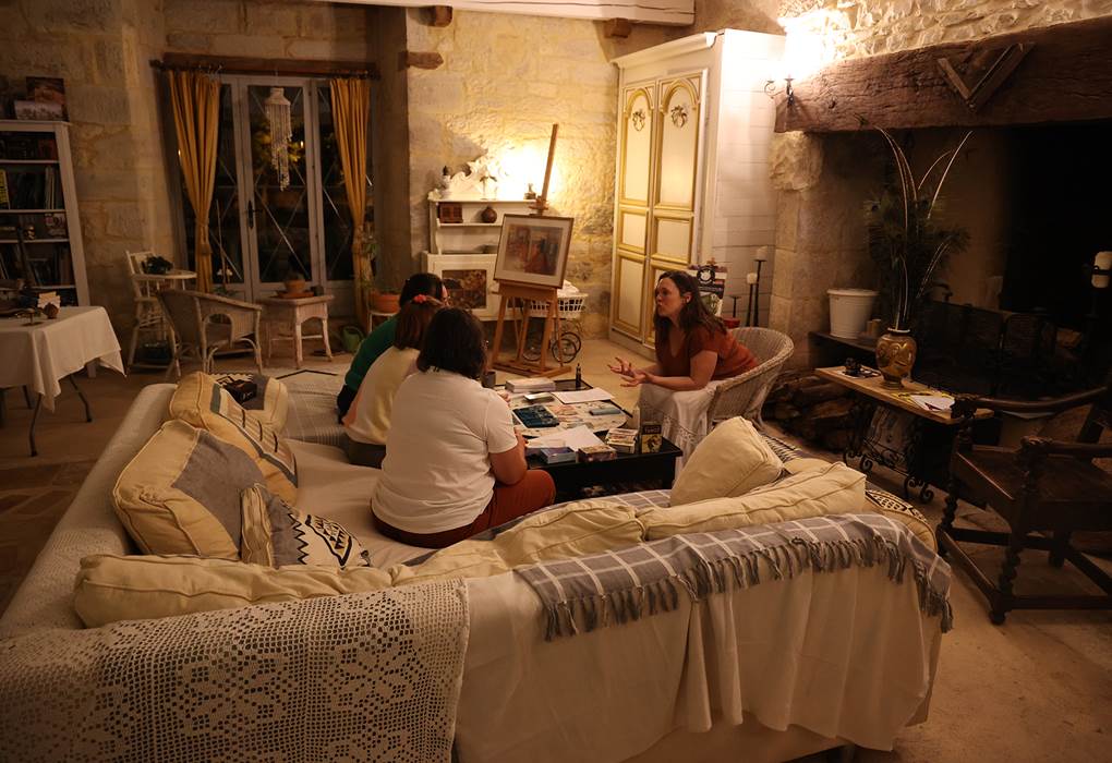 Week-end bien-être et guidance au Château de Saint-Chamarand : alliez détente, jeux et cartomancie pour un séjour ressourçant et inspirant.