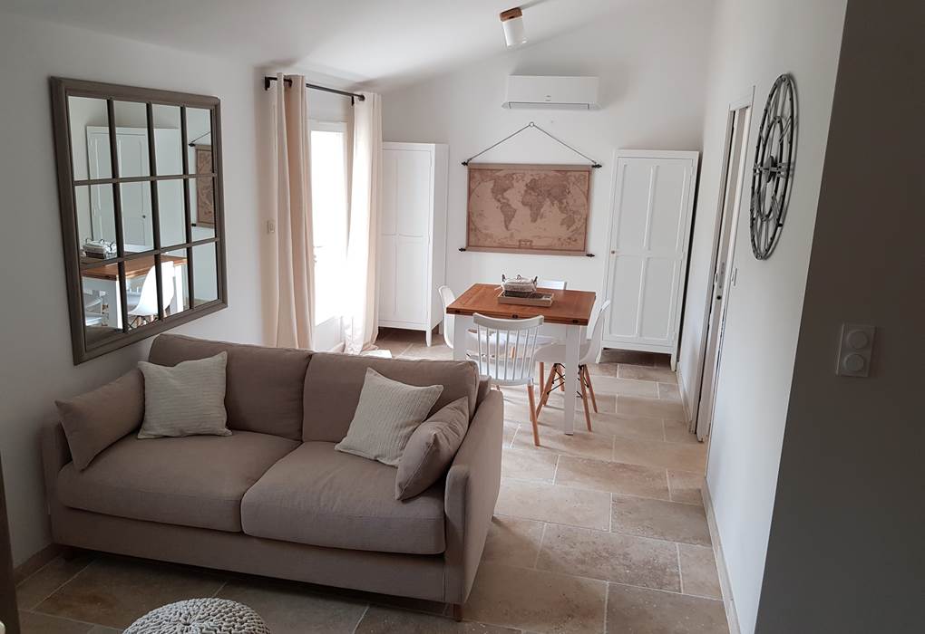 Salon salle à manger gîte Rires de Provence