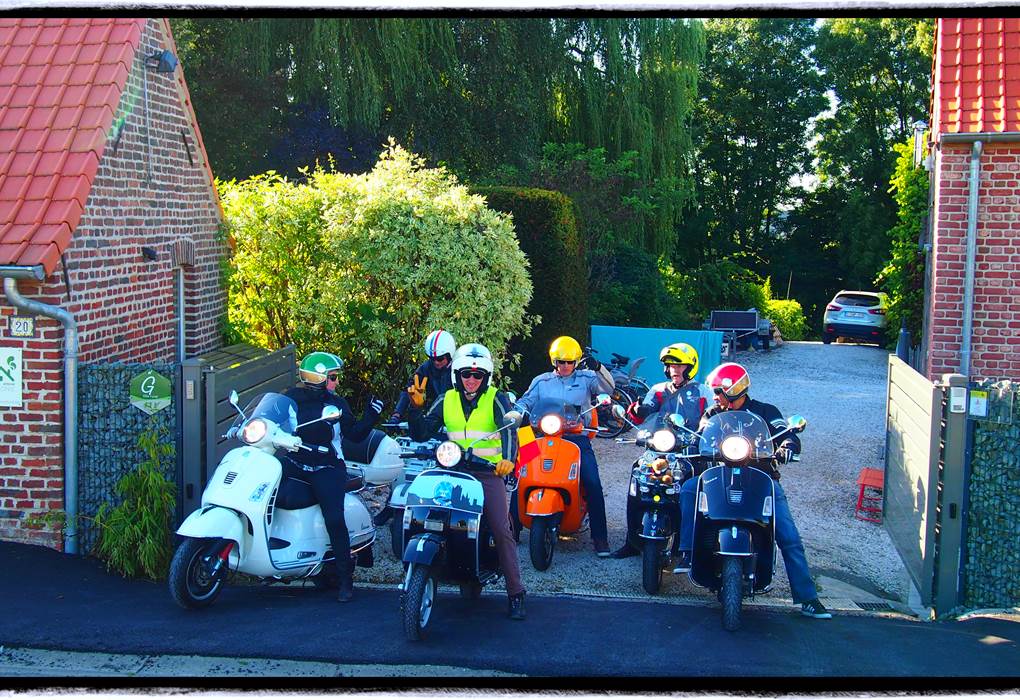 Visiteurs en club Vespa