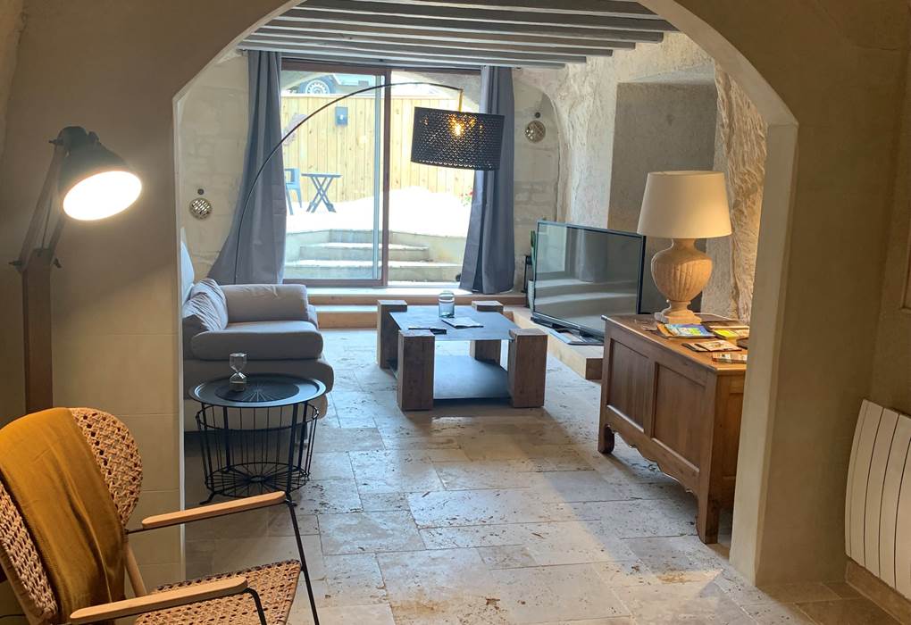 chambre-lit-queen-size-gite-couple-jacuzzi-touraine