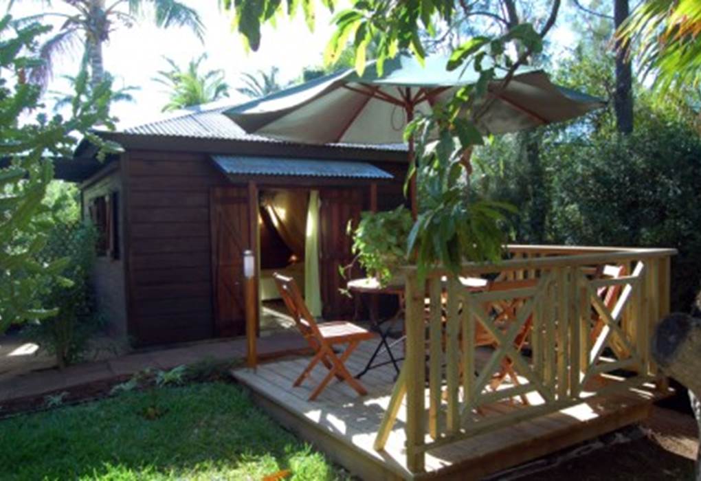 BUNGALOW ALAMANDA STUDIO EN BOIS EXOTIQUE