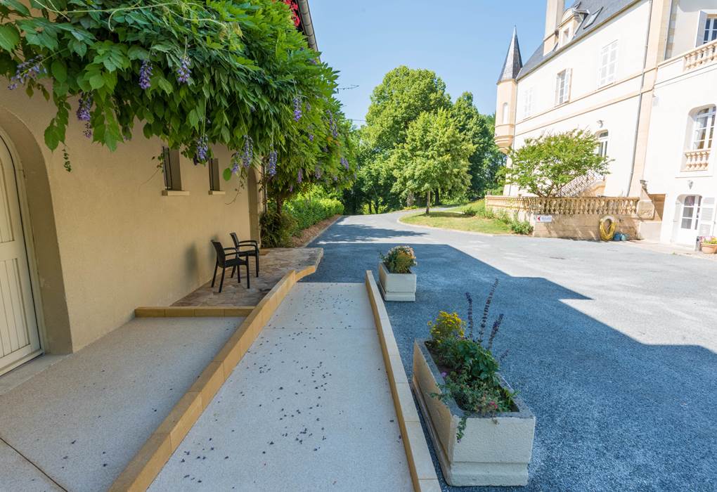 Rampe PMR accès chambre gentilhommière