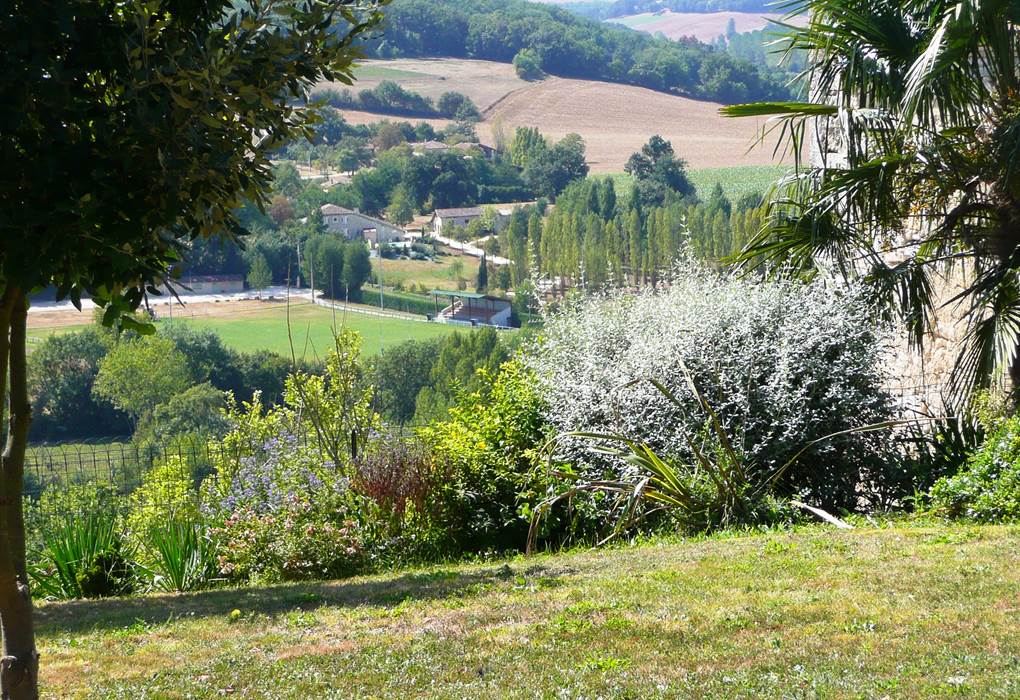 Saint Roch Tournecoupe gîte et chambres d'hôtes depuis jardin vers vallée