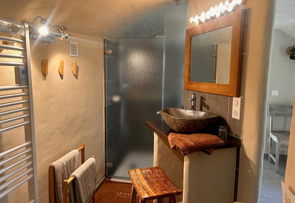 la calade chambres d'hotes et espace bien être ardèche salle de bain chambre chanvre