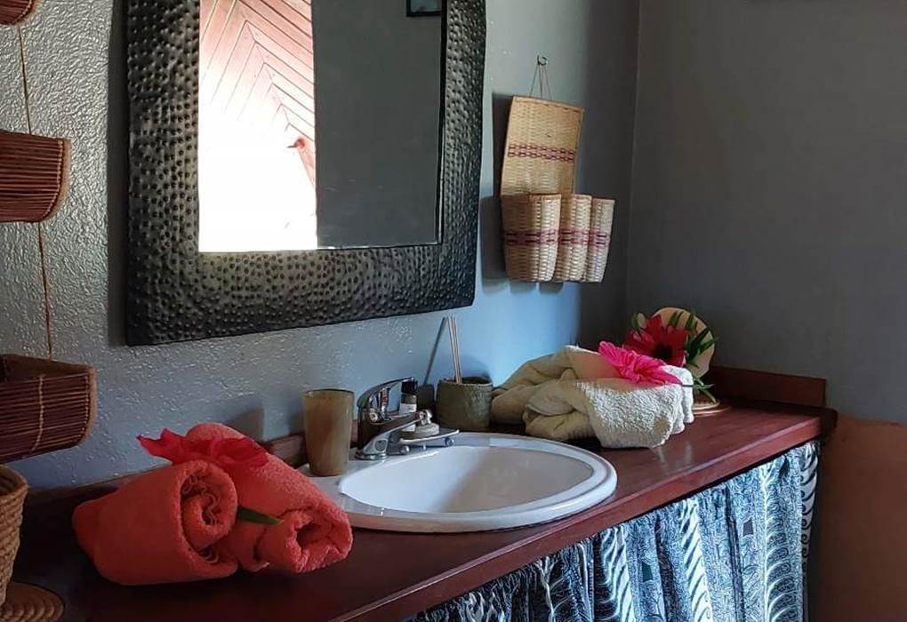 Salle de bain bungalow double Boraha Village