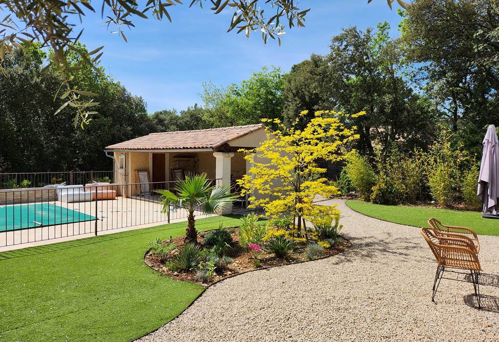 24 terrasse rires de provence