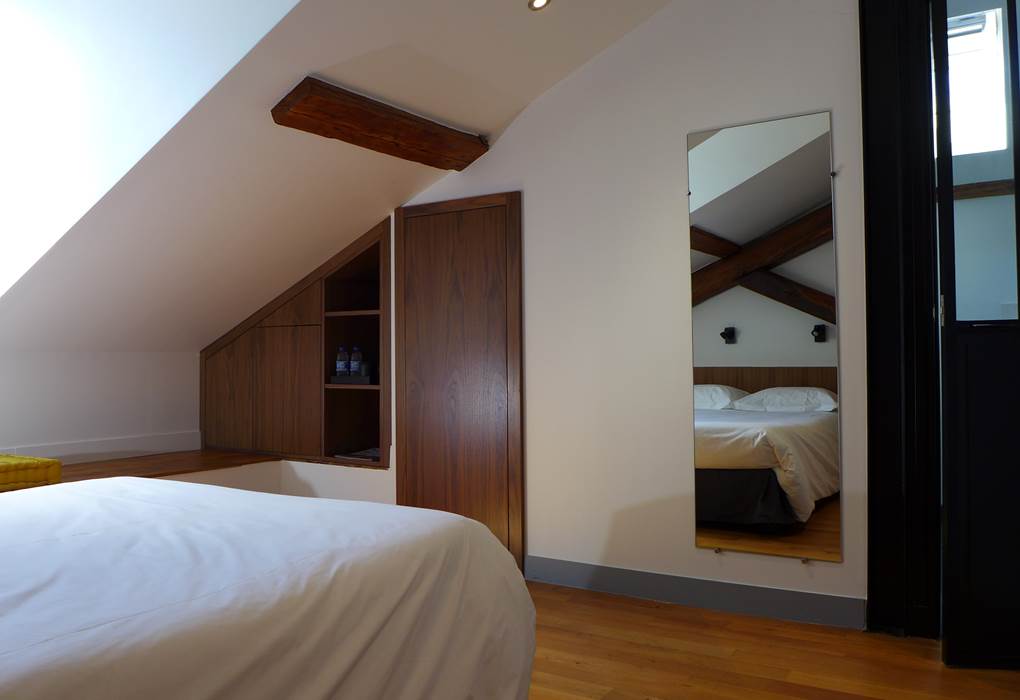 Les Versaillaises « sous les toits » penderie