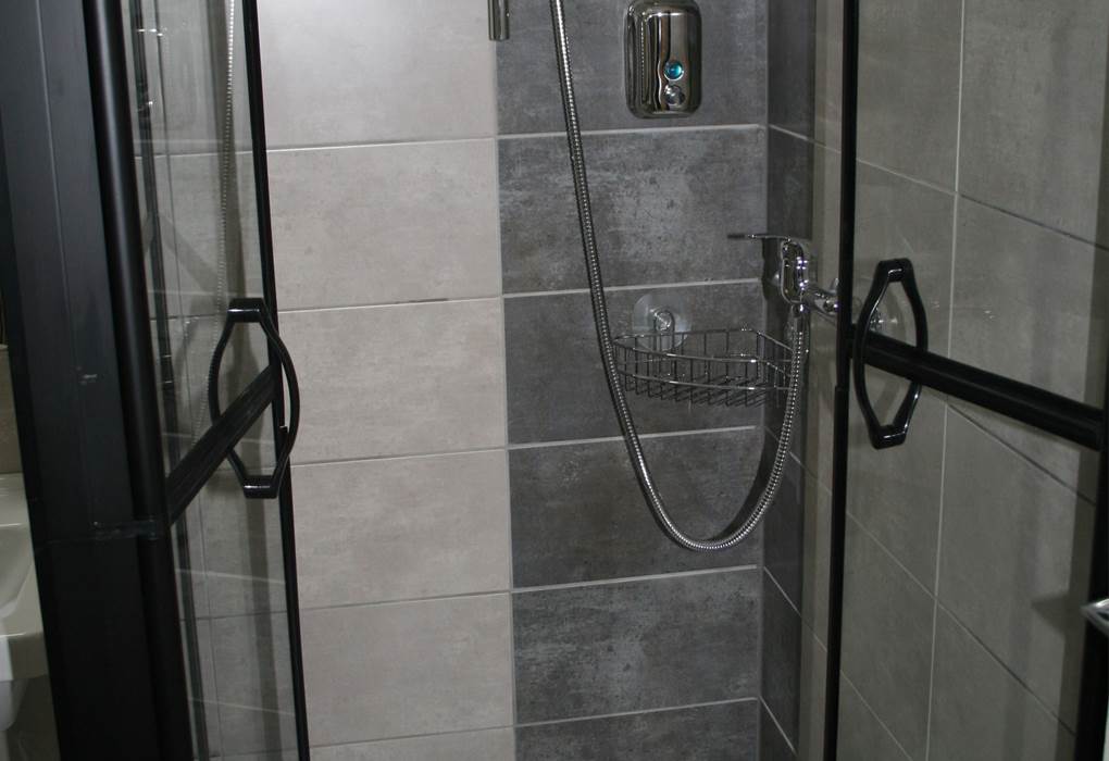 Salle de bain supérieure avec douche